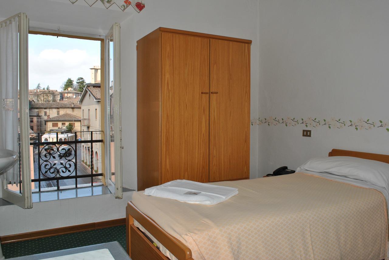 Hotel La Lanterna Di Guiglia Exterior foto